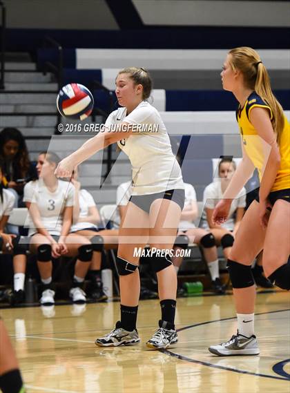 Thumbnail 3 in Marin Catholic vs. Alhambra (CIF NCS D3 Semi-Finals) photogallery.