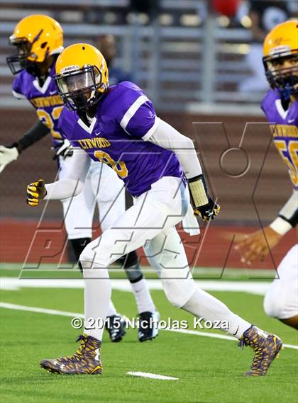 Thumbnail 3 in Lynwood vs. Firebaugh (Lynwood City Classic) photogallery.