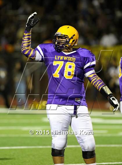 Thumbnail 1 in Lynwood vs. Firebaugh (Lynwood City Classic) photogallery.