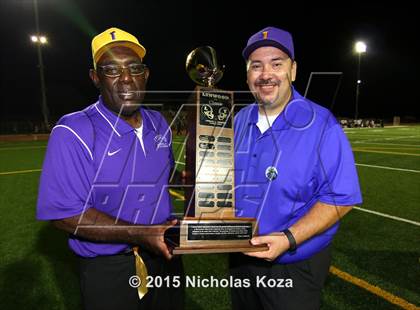 Thumbnail 3 in Lynwood vs. Firebaugh (Lynwood City Classic) photogallery.