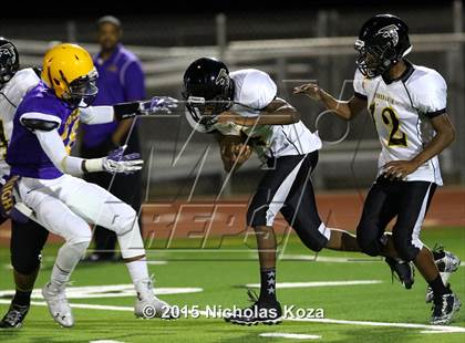 Thumbnail 3 in Lynwood vs. Firebaugh (Lynwood City Classic) photogallery.