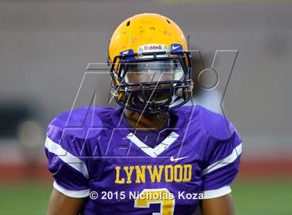 Thumbnail 2 in Lynwood vs. Firebaugh (Lynwood City Classic) photogallery.