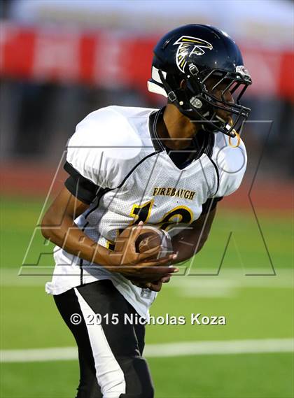 Thumbnail 2 in Lynwood vs. Firebaugh (Lynwood City Classic) photogallery.