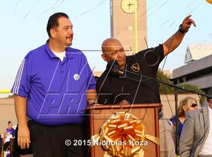Thumbnail 2 in Lynwood vs. Firebaugh (Lynwood City Classic) photogallery.
