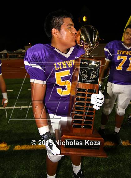 Thumbnail 1 in Lynwood vs. Firebaugh (Lynwood City Classic) photogallery.