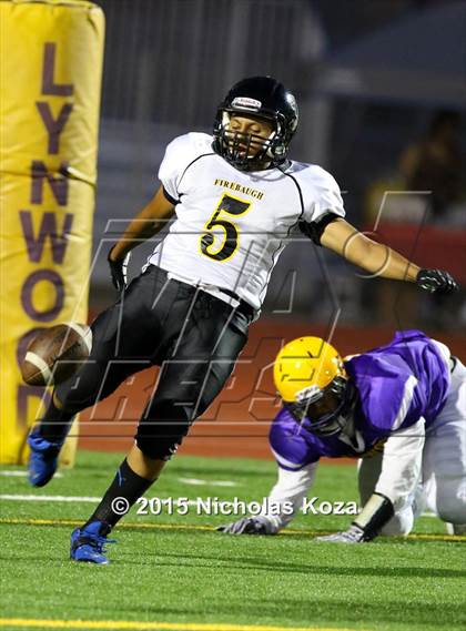 Thumbnail 3 in Lynwood vs. Firebaugh (Lynwood City Classic) photogallery.