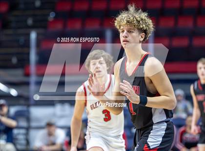 Thumbnail 3 in Mount Sinai vs Glens Falls (NYSPHSAA Class A Championship) photogallery.