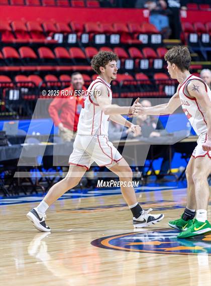Thumbnail 2 in Mount Sinai vs Glens Falls (NYSPHSAA Class A Championship) photogallery.