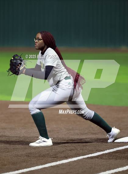 Thumbnail 1 in Grand Saline vs Longview photogallery.