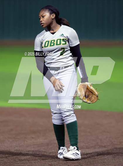 Thumbnail 2 in Grand Saline vs Longview photogallery.