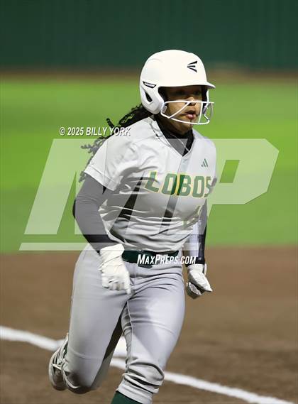 Thumbnail 1 in Grand Saline vs Longview photogallery.