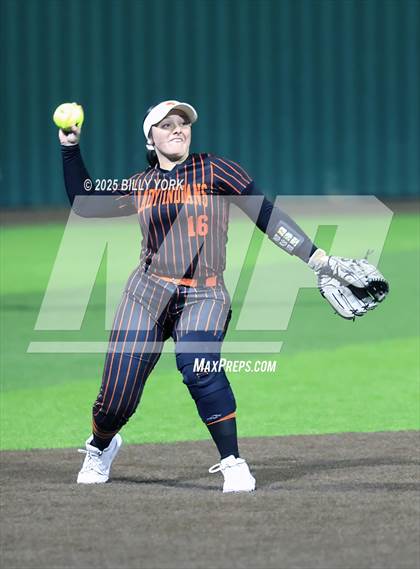 Thumbnail 2 in Grand Saline vs Longview photogallery.