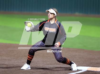 Thumbnail 3 in Grand Saline vs Longview photogallery.
