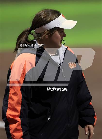 Thumbnail 2 in Grand Saline vs Longview photogallery.