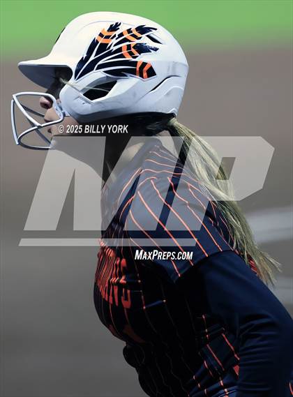 Thumbnail 1 in Grand Saline vs Longview photogallery.