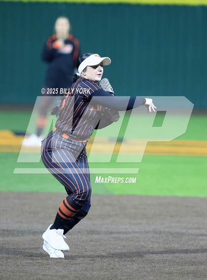 Thumbnail 1 in Grand Saline vs Longview photogallery.