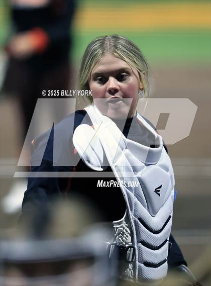Thumbnail 2 in Grand Saline vs Longview photogallery.
