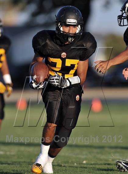 Thumbnail 3 in Santa Fe vs. Godinez photogallery.