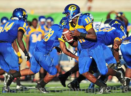 Thumbnail 3 in Loyola vs. Crenshaw photogallery.