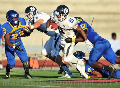 Thumbnail 3 in Loyola vs. Crenshaw photogallery.