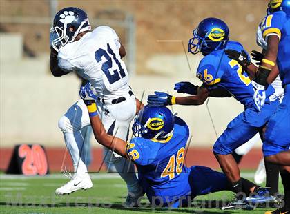 Thumbnail 2 in Loyola vs. Crenshaw photogallery.