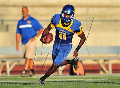 Thumbnail 3 in Loyola vs. Crenshaw photogallery.