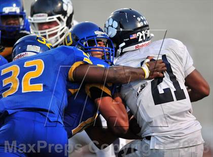 Thumbnail 2 in Loyola vs. Crenshaw photogallery.