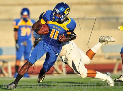 Thumbnail 1 in Loyola vs. Crenshaw photogallery.