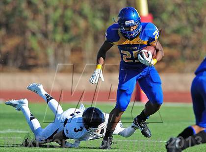 Thumbnail 3 in Loyola vs. Crenshaw photogallery.