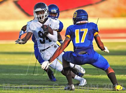 Thumbnail 2 in Loyola vs. Crenshaw photogallery.