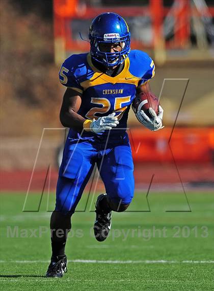 Thumbnail 2 in Loyola vs. Crenshaw photogallery.