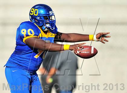 Thumbnail 2 in Loyola vs. Crenshaw photogallery.