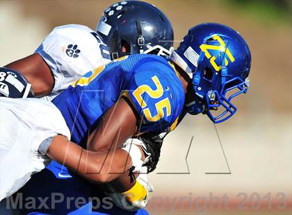 Thumbnail 2 in Loyola vs. Crenshaw photogallery.