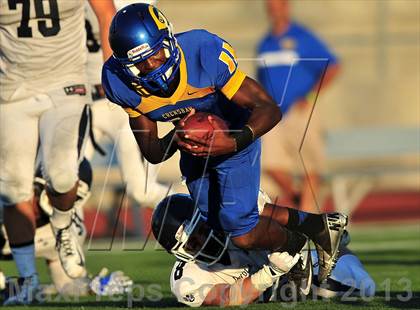 Thumbnail 2 in Loyola vs. Crenshaw photogallery.