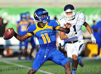Thumbnail 3 in Loyola vs. Crenshaw photogallery.