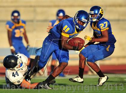 Thumbnail 3 in Loyola vs. Crenshaw photogallery.