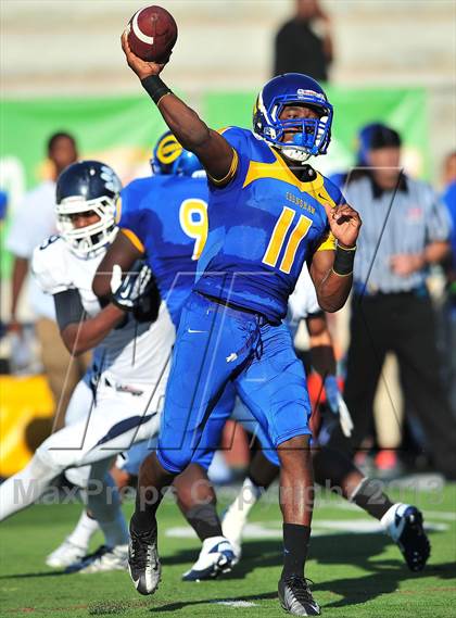 Thumbnail 2 in Loyola vs. Crenshaw photogallery.