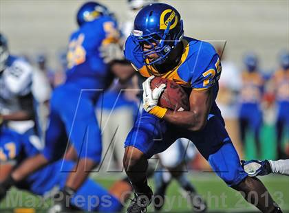 Thumbnail 3 in Loyola vs. Crenshaw photogallery.