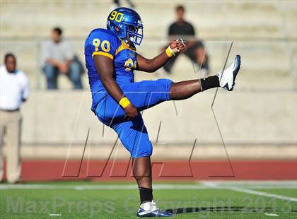 Thumbnail 2 in Loyola vs. Crenshaw photogallery.