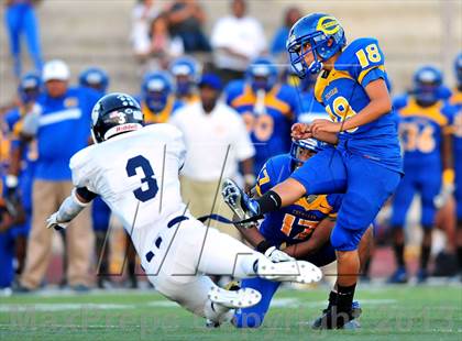 Thumbnail 3 in Loyola vs. Crenshaw photogallery.