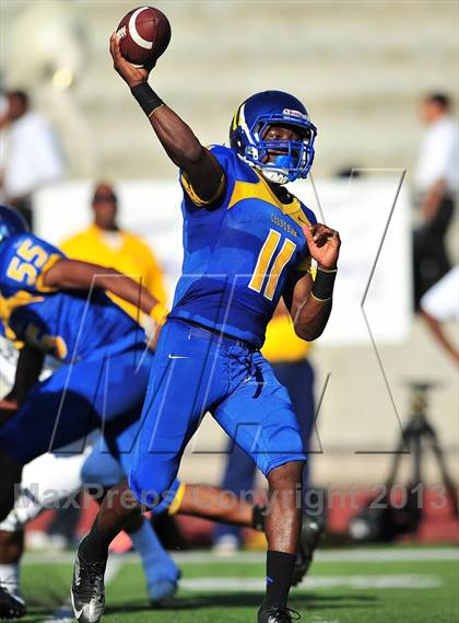 Thumbnail 2 in Loyola vs. Crenshaw photogallery.