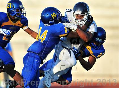 Thumbnail 2 in Loyola vs. Crenshaw photogallery.