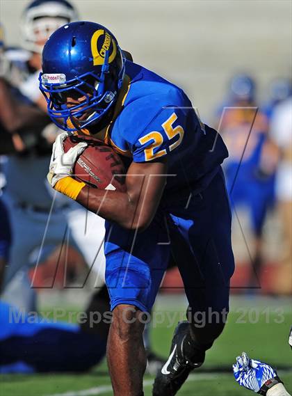 Thumbnail 3 in Loyola vs. Crenshaw photogallery.