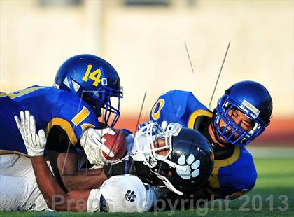 Thumbnail 3 in Loyola vs. Crenshaw photogallery.