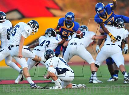 Thumbnail 3 in Loyola vs. Crenshaw photogallery.