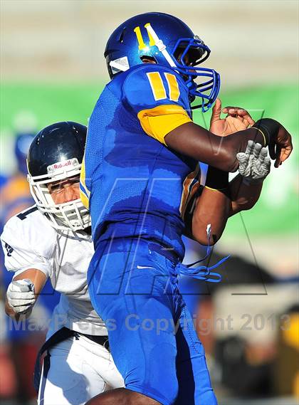Thumbnail 2 in Loyola vs. Crenshaw photogallery.
