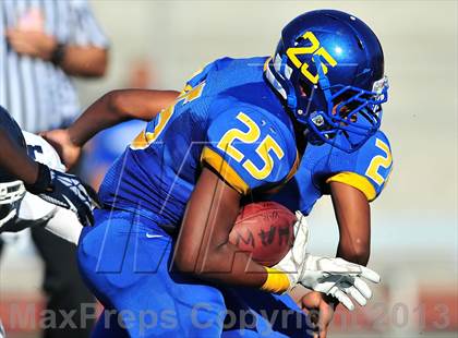 Thumbnail 3 in Loyola vs. Crenshaw photogallery.