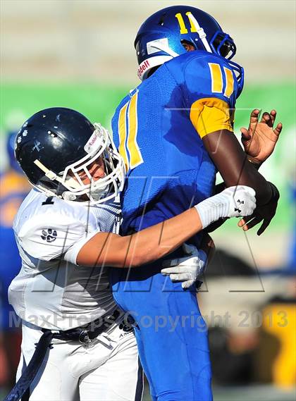Thumbnail 3 in Loyola vs. Crenshaw photogallery.
