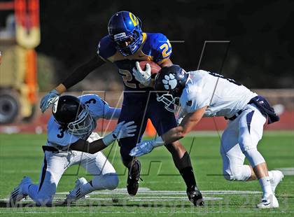 Thumbnail 2 in Loyola vs. Crenshaw photogallery.