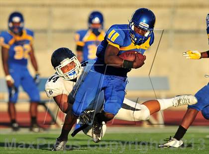 Thumbnail 2 in Loyola vs. Crenshaw photogallery.